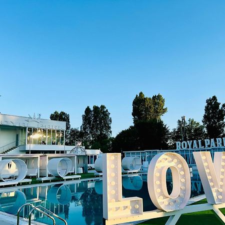 Hotel Royal Park Complex Bascov Zewnętrze zdjęcie
