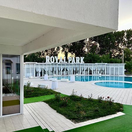 Hotel Royal Park Complex Bascov Zewnętrze zdjęcie