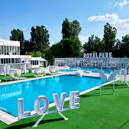 Hotel Royal Park Complex Bascov Zewnętrze zdjęcie