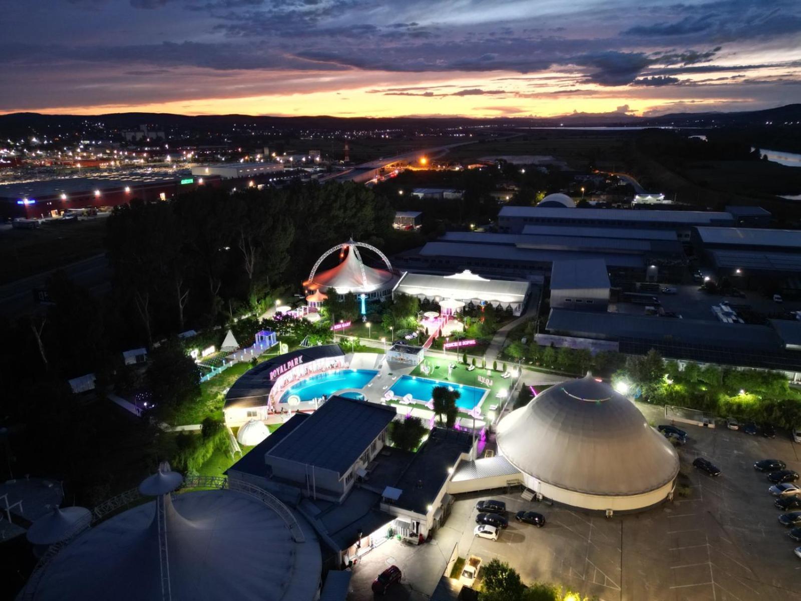 Hotel Royal Park Complex Bascov Zewnętrze zdjęcie