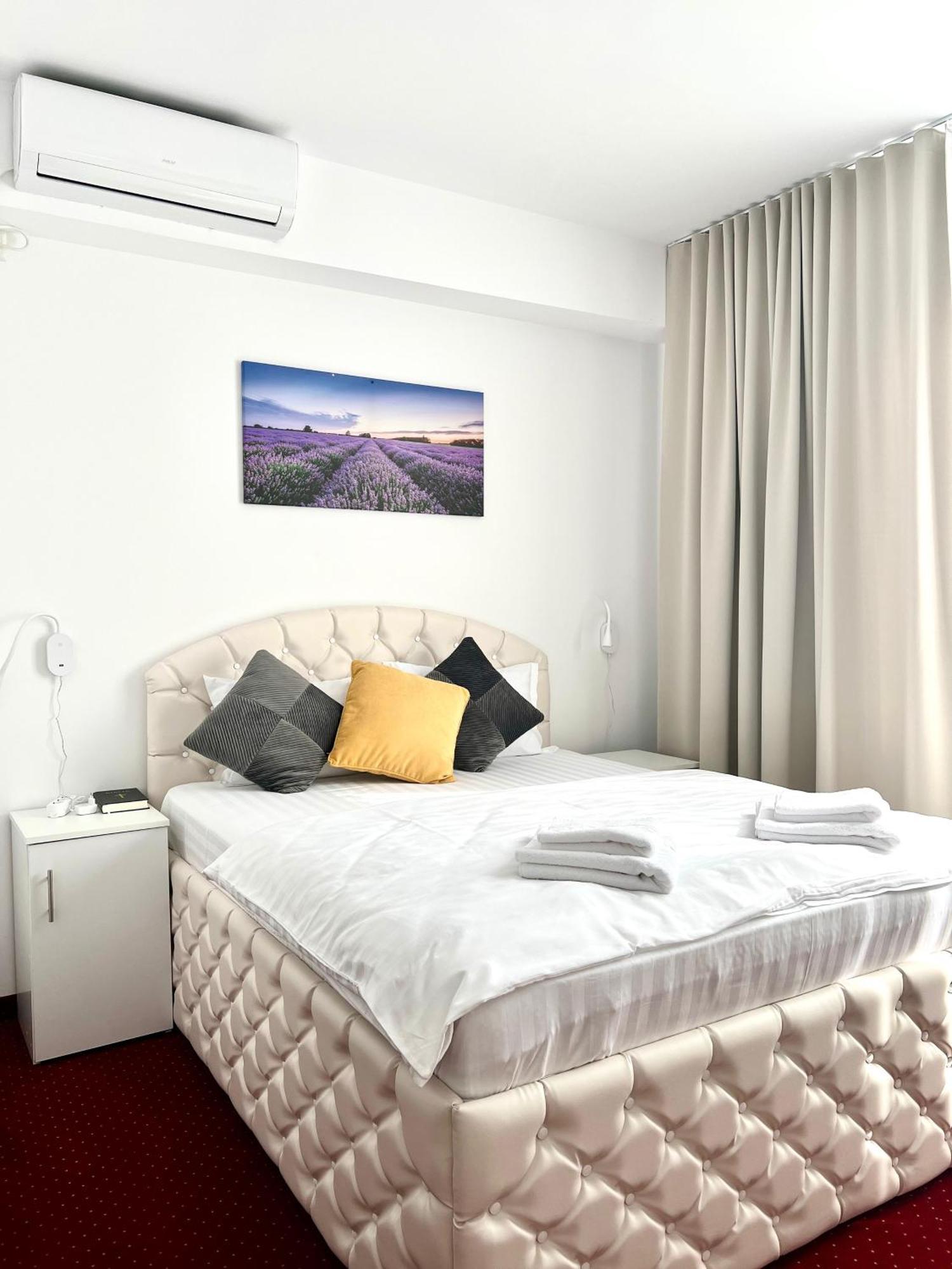 Hotel Royal Park Complex Bascov Zewnętrze zdjęcie