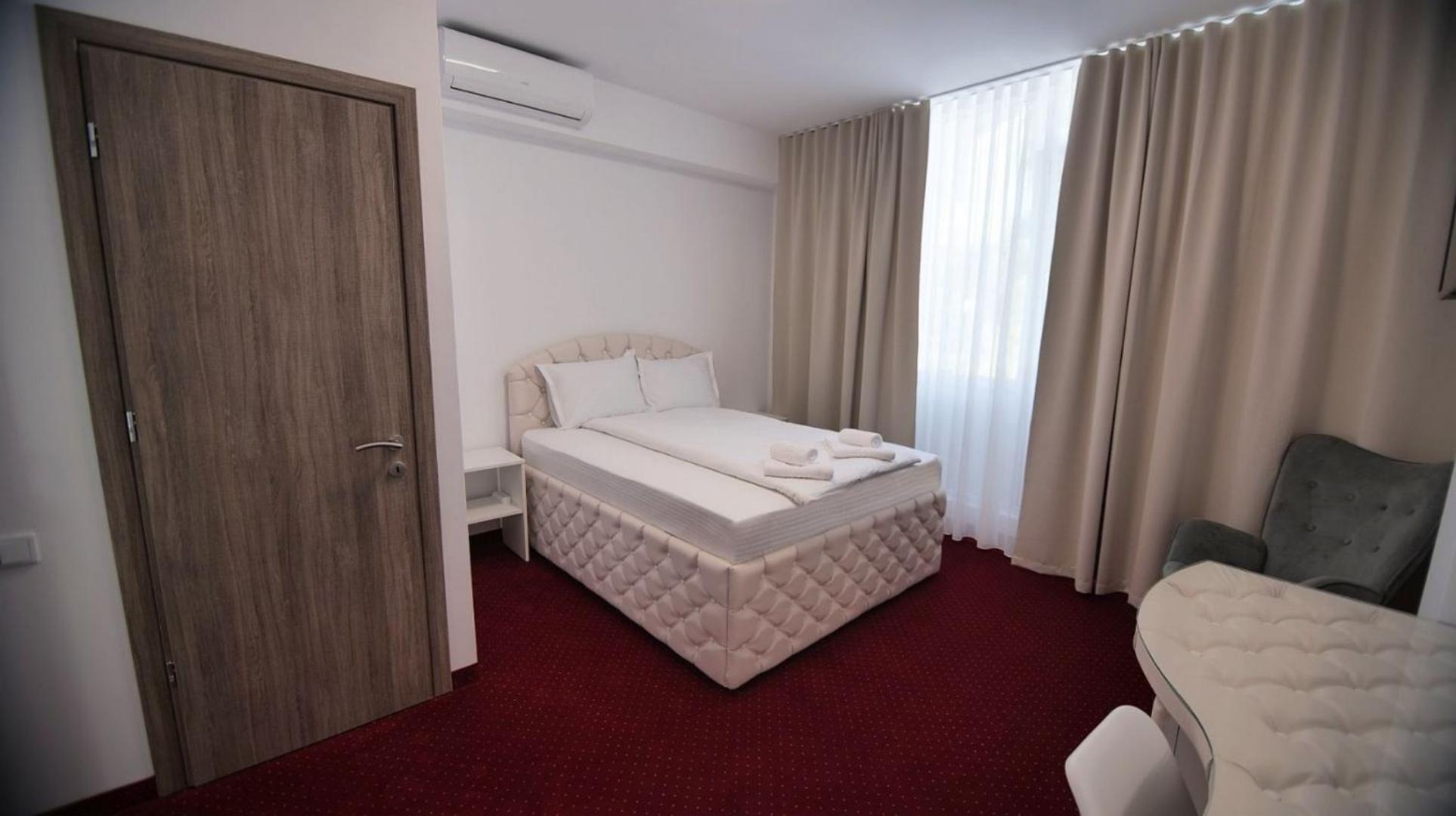 Hotel Royal Park Complex Bascov Zewnętrze zdjęcie