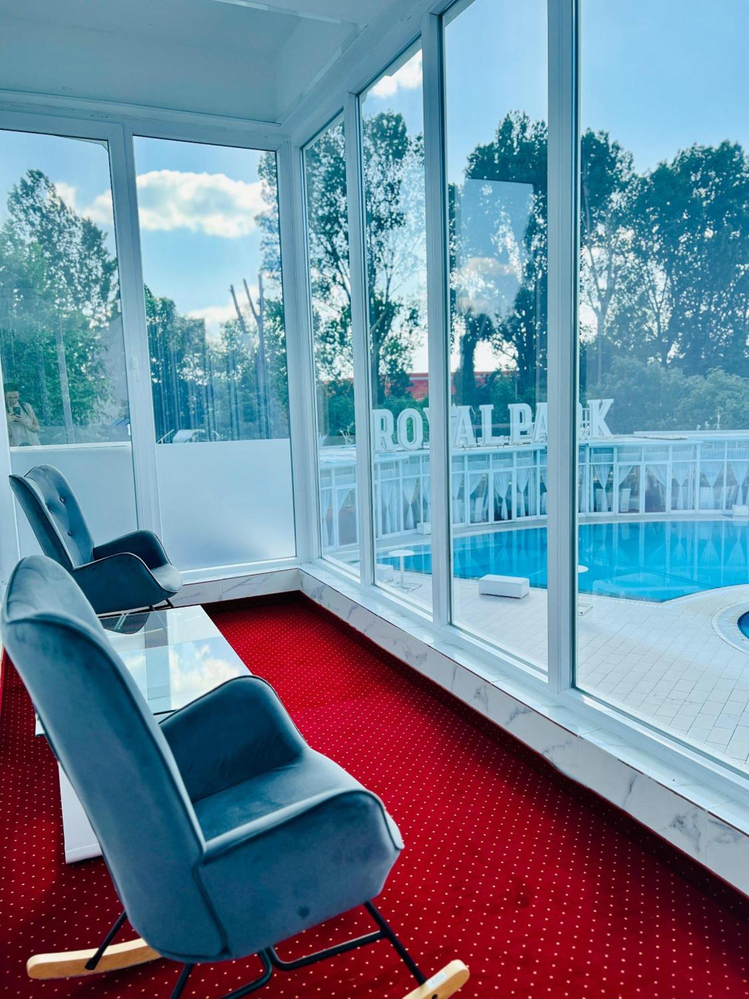 Hotel Royal Park Complex Bascov Zewnętrze zdjęcie