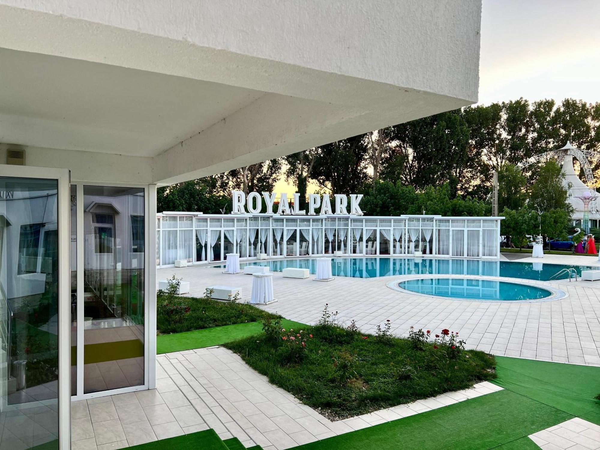 Hotel Royal Park Complex Bascov Zewnętrze zdjęcie