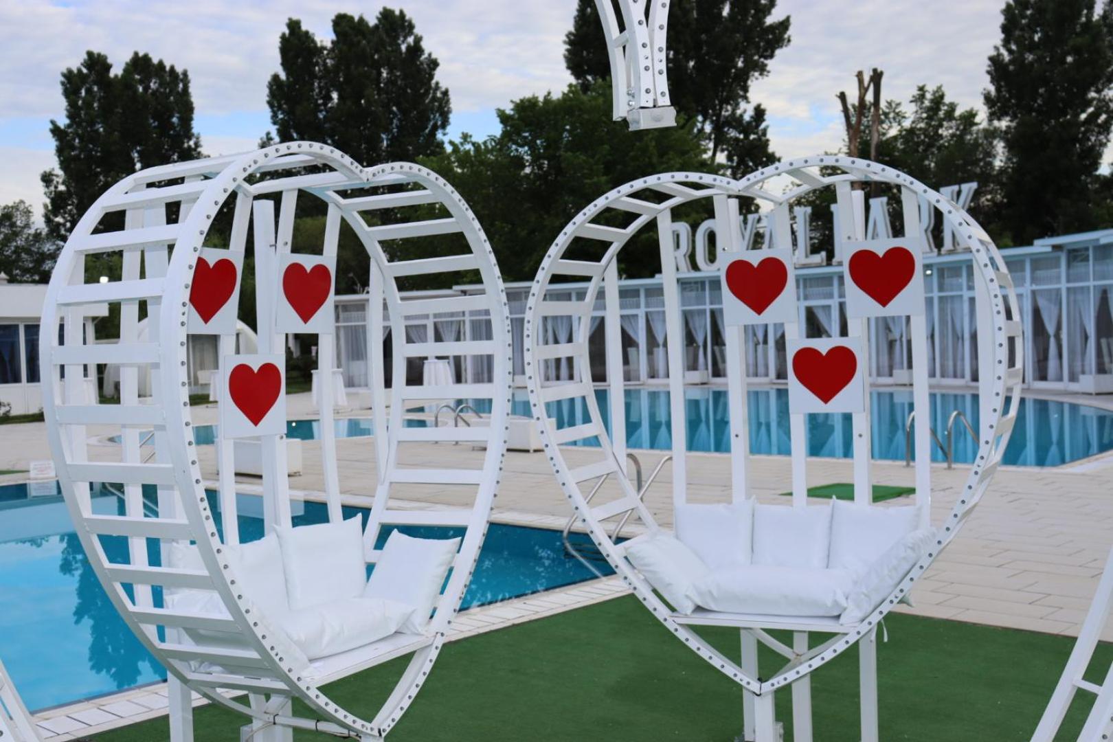 Hotel Royal Park Complex Bascov Zewnętrze zdjęcie