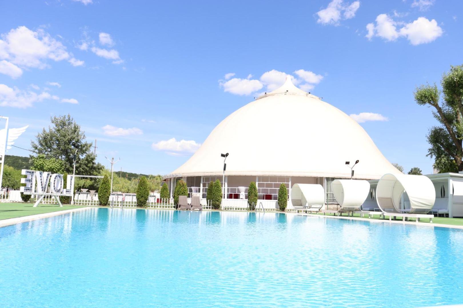 Hotel Royal Park Complex Bascov Zewnętrze zdjęcie