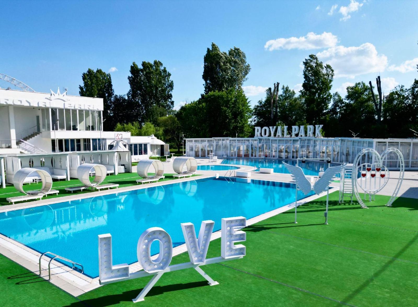Hotel Royal Park Complex Bascov Zewnętrze zdjęcie